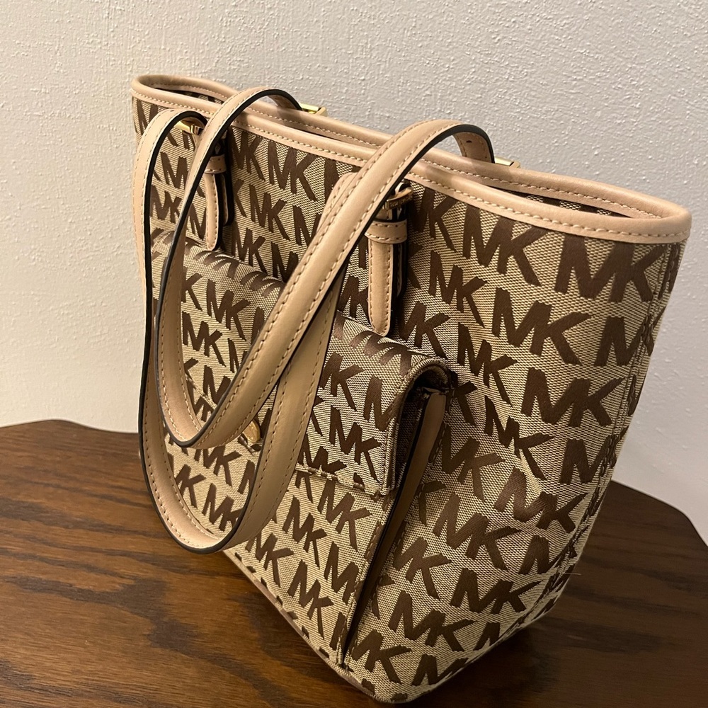 Michael Kors Jet Set Tote